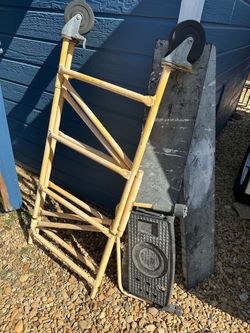 Small rolling scaffolding with tray