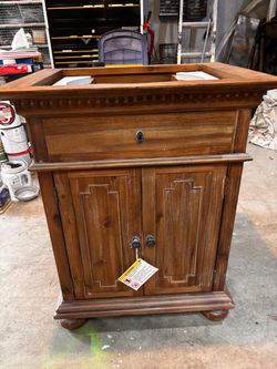 Restoration Hardware St James Powder Vanity w/Lugarno Faucet