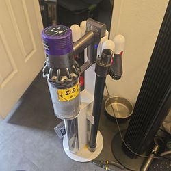 DYSON V10