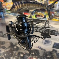 Brand New Daiwa Back Bay 3000 Salt And Fresh Water Fishing Reel. 