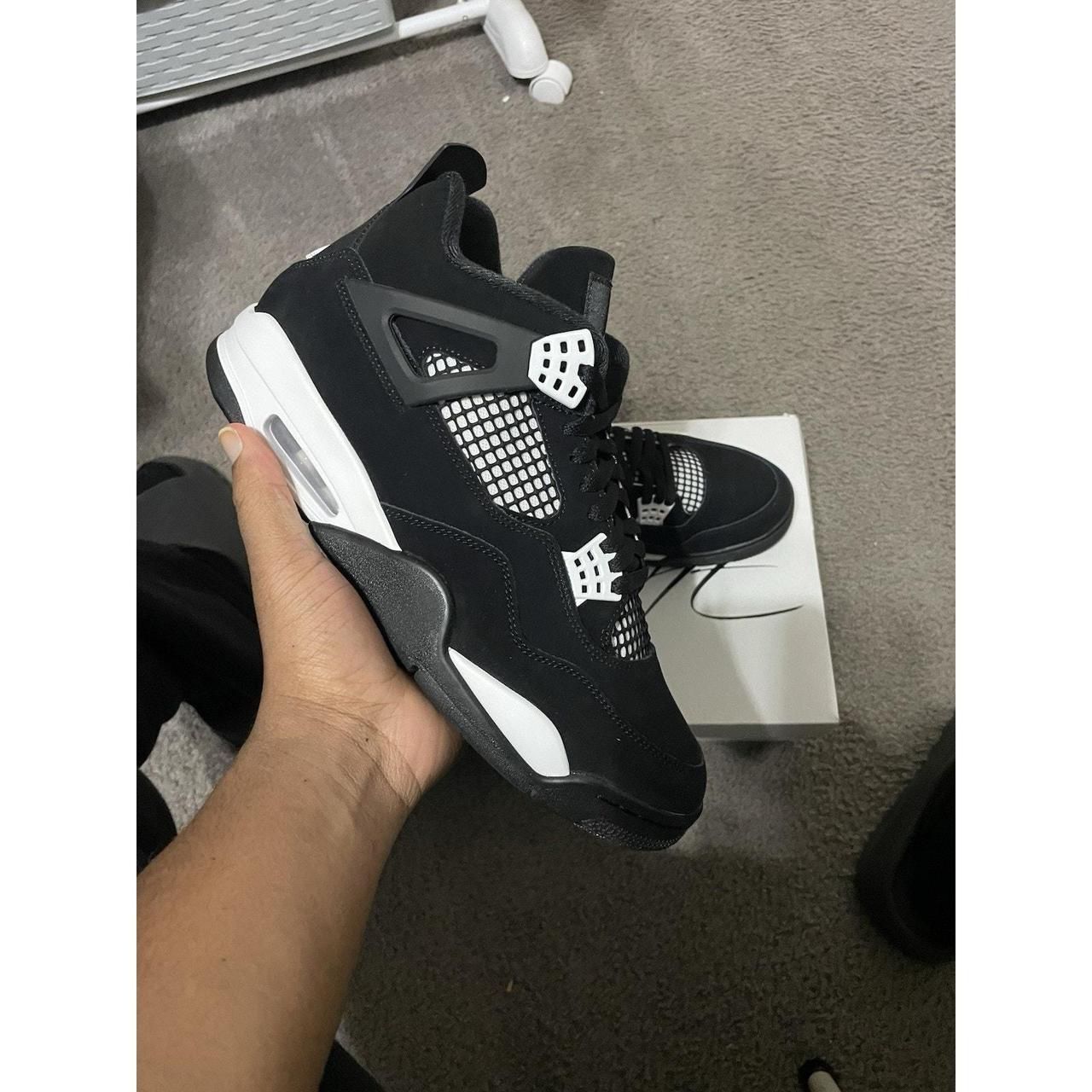 Jordan 4 White Thunder