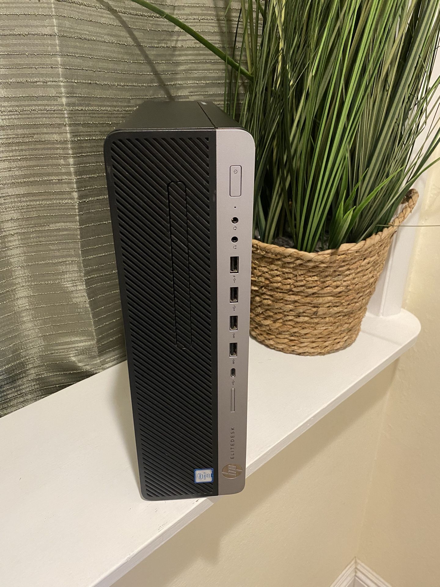 HP EliteDesk 800 G3 SFF 6th Gen i7 Hyperthreaded Quad Core