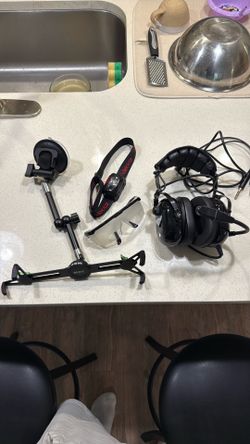 Aviation Essentials - Headset - IFR glasses/Headlight - IPad Mount
