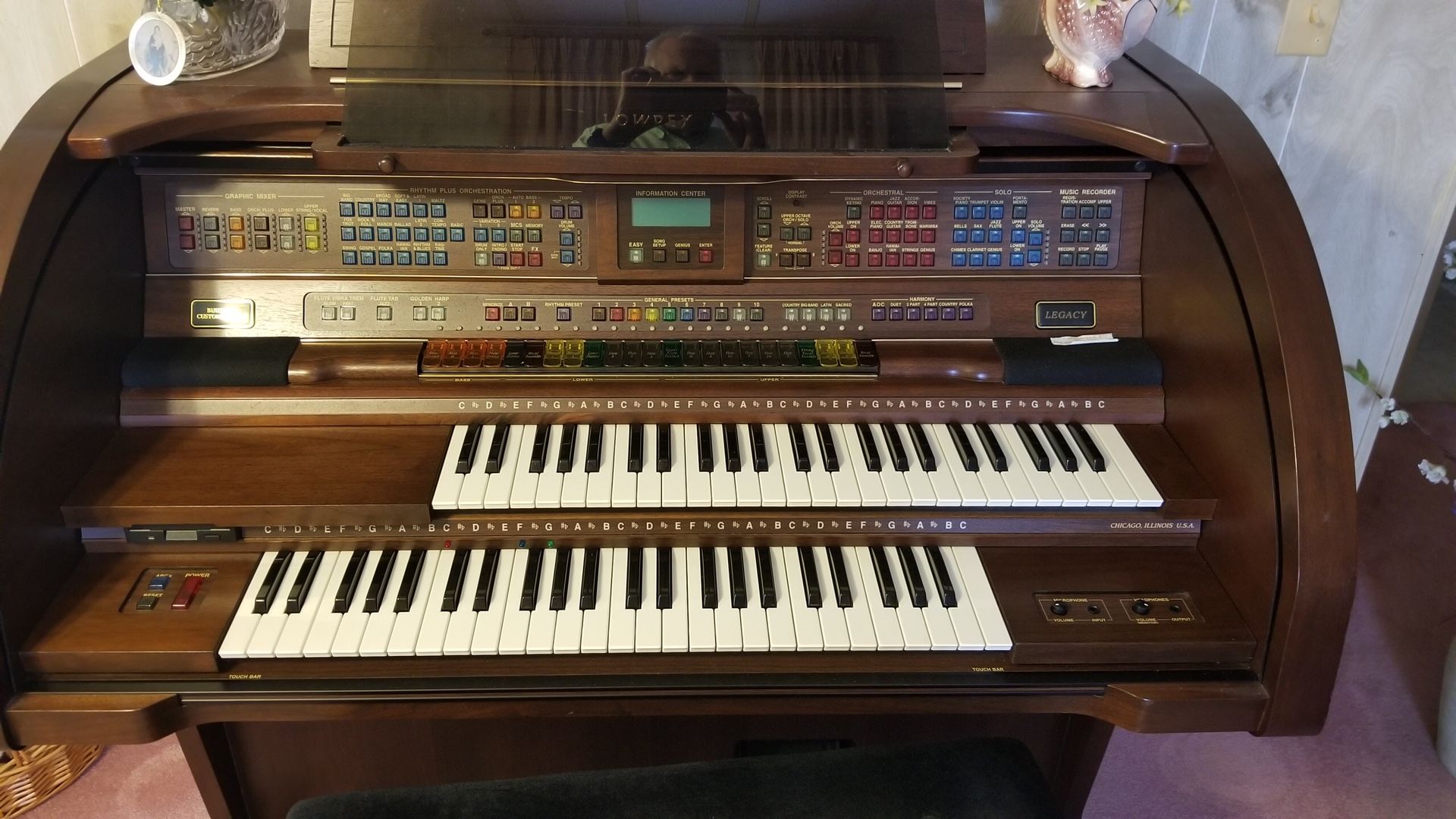 Well-Kept, Seldomly Used Lowery Legacy SU/300 Electric Organ