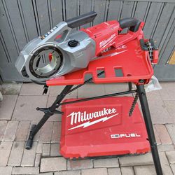 Milwaukee M18 Fuel One-Key Pipe Threader Kit with 6” Portable Leveling Tripod Chain