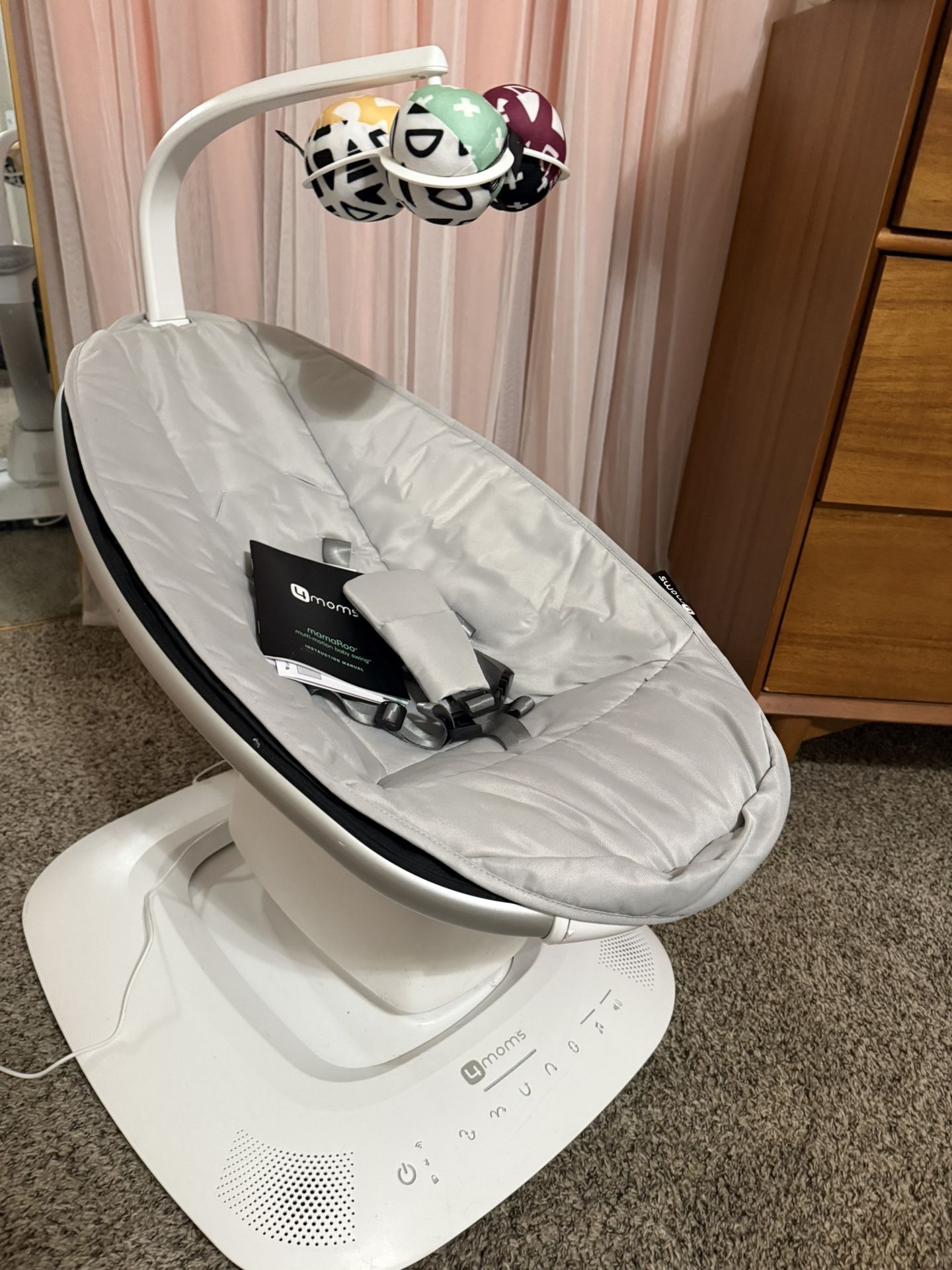 4moms MamaRoo Multi-Motion Baby Swing, Bluetooth Enabled with 5 Unique Motions, Grey