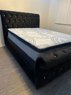 Queen Size Mattress Pillow Top New bedframe sold separately