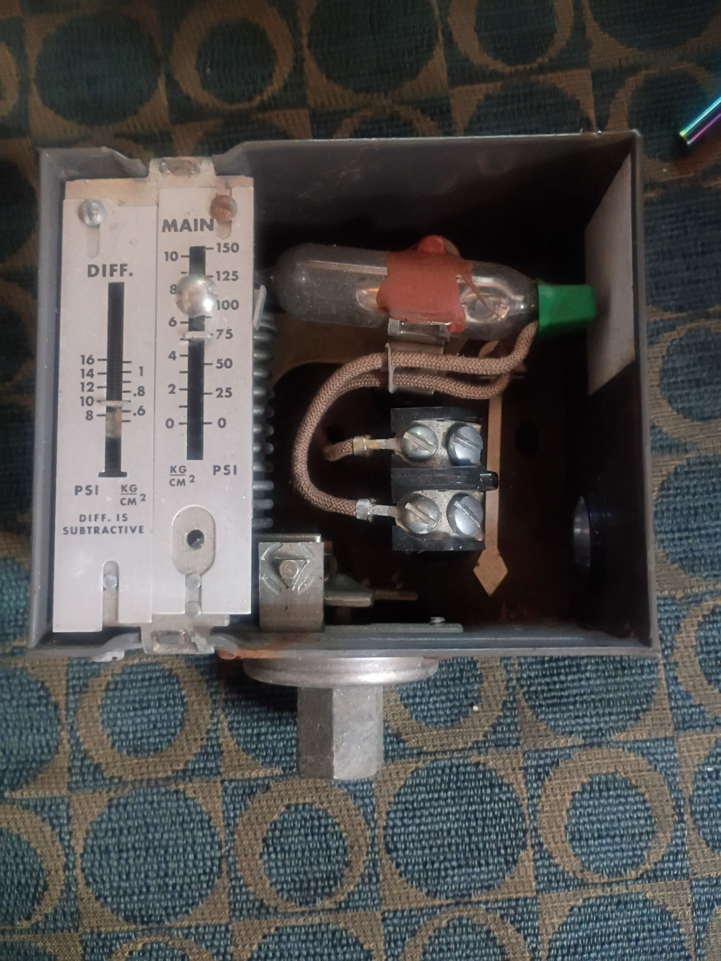 Pressure controler