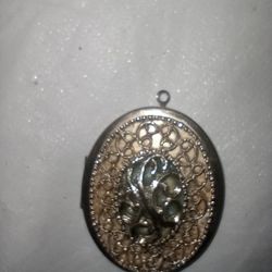 VINTAGE LOCKET 