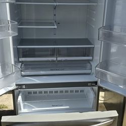Refrigerator 