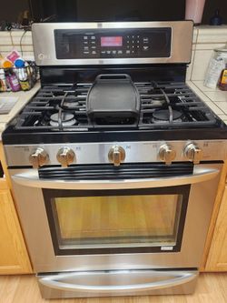 5 Burner LG Freestanding Propane gas range ProBake Convection range