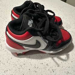 Kids baseball cleats