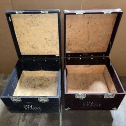 Carpeted road case with wheels, drop case