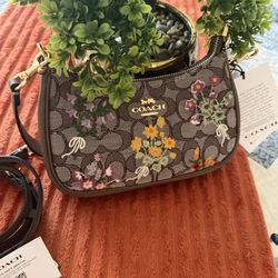 ‏Gorgeous Coach bag featuring  💎