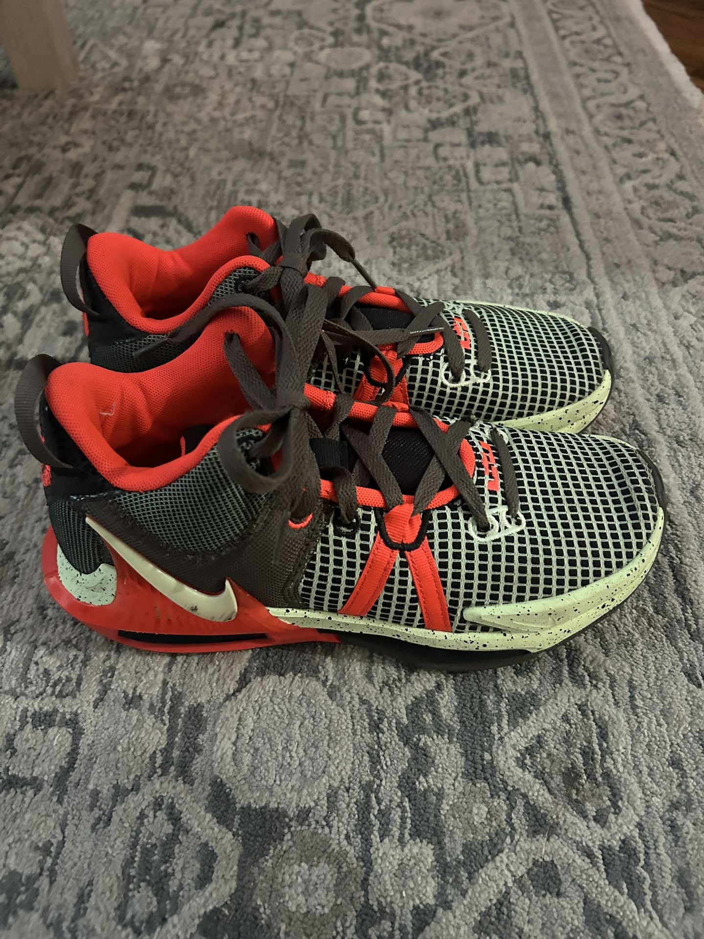 Nike LeBron Witness 7 (VII) /Size 7.5