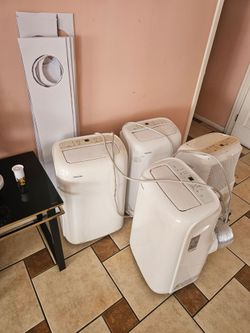 AC PORTABLE TOSHIBA 6000 BTU IS TOUCH SCREEN,WINDOW COVER,EXHAUST TUBE SLEEP TIMER, MODE,WORKS GREAT YOU CAN TEST IT BEFORE PURCHASE FOR ANY QUESTION 