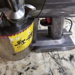 Dyson V8 Vacuum For Parts Does Not Charge