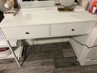 Vanity desk