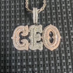CEO pendant 