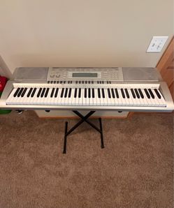 Casio WK-200 76-Key Keyboard – Great Condition, Tons of Sounds & Features
