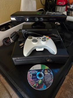 Excellent Xbox 360 slim with Kinect and game
