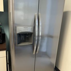 Refrigerator 