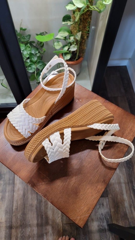 Crocs Sandals Size 9