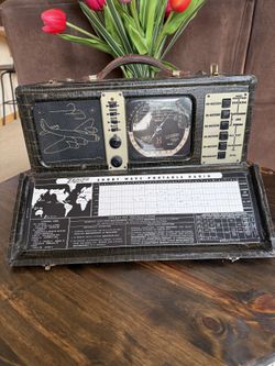 Zenith Trans-Oceanic “Bomber” 7G605 Tube Shortwave Portable w/ Wavemagnet