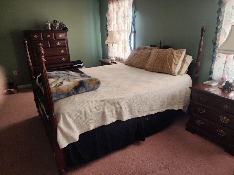 Bedroom Furniture Set