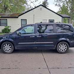 2011 Chrysler Town & Country