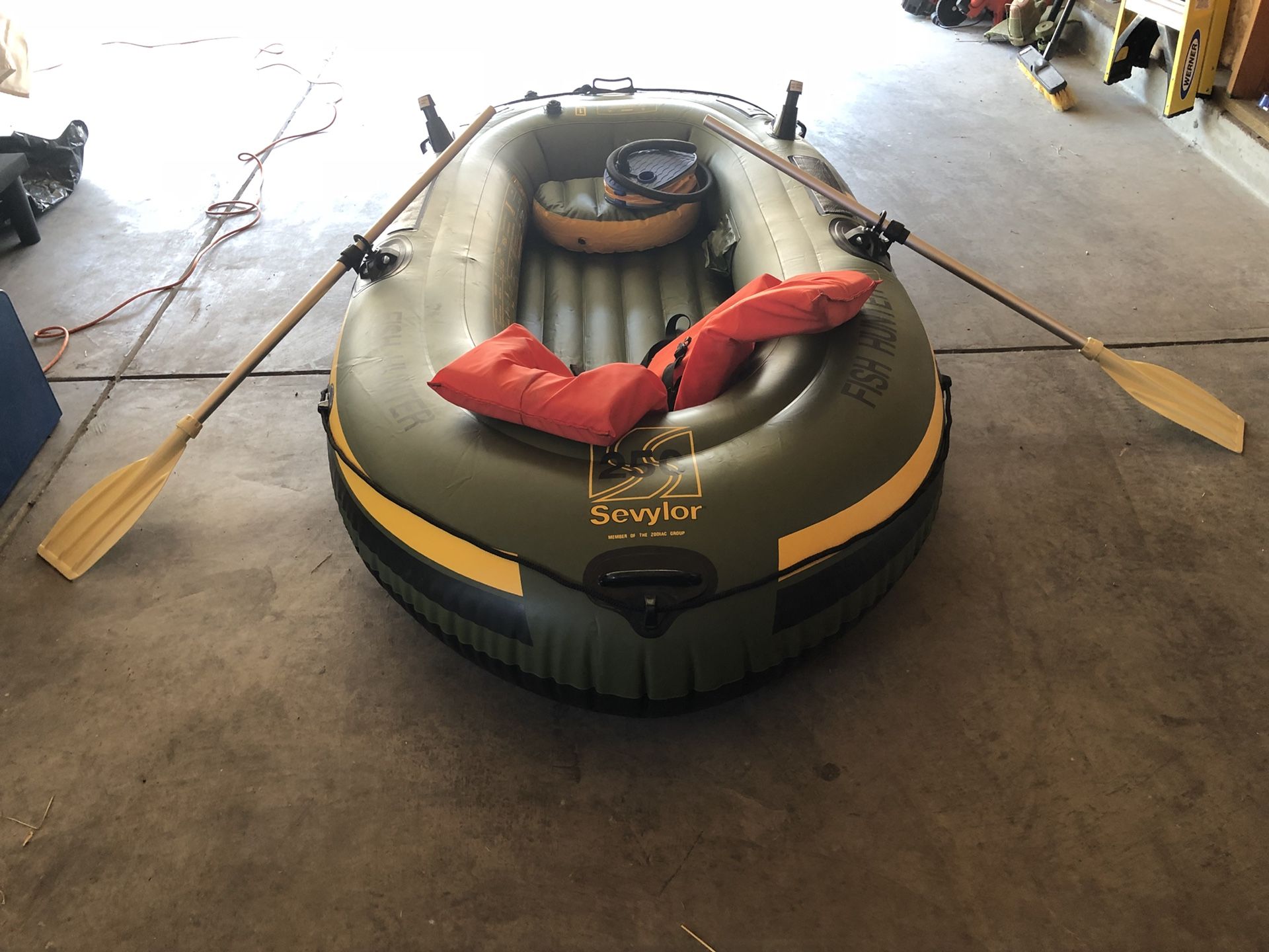 Sevylor Fish Hunter 250 green inflatable boat