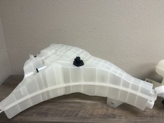 Coolant Tank Freightliner Cascadia, Columbia 2008-2017