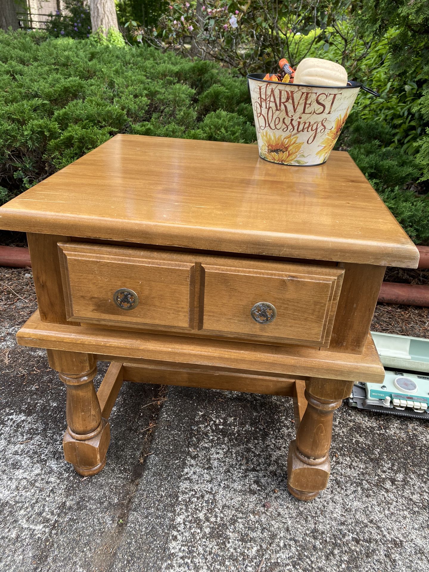 Pending pickup ****Wood end table small table