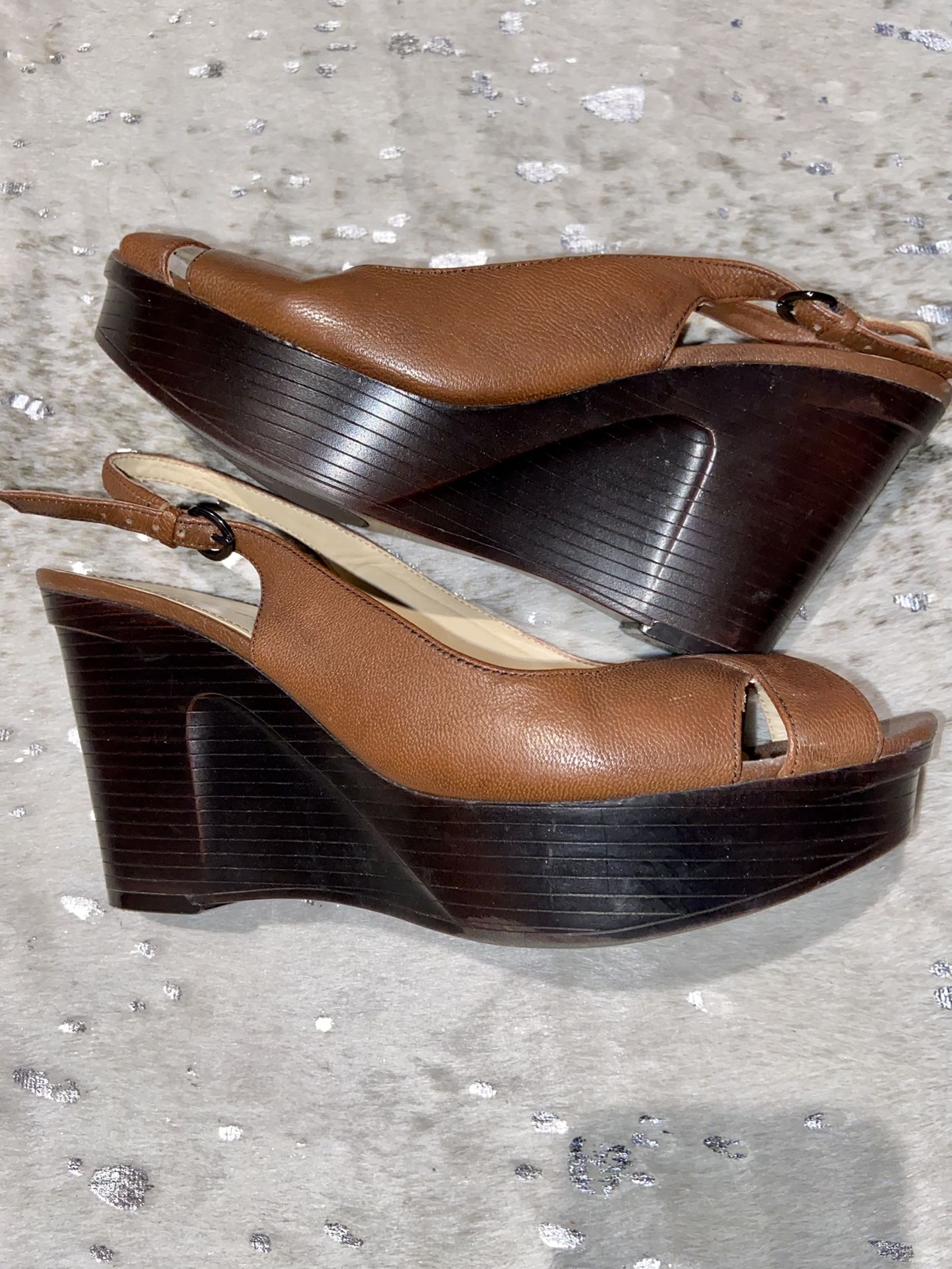 EC Ladies Nordstrom Marc Fisher Glow Genuine Leather Wedges Size 9M