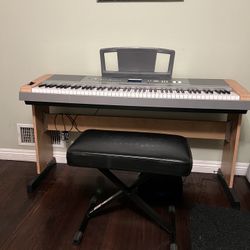 Yamaha DGX-640 Digital Piano 88-Key Weighted Keyboard w/ Bench & Power Adapter -Great Condition 