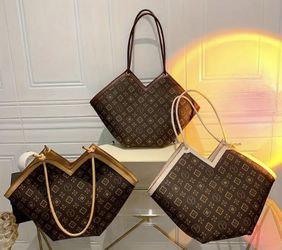 Elegant Monogram Shoulder Tote Bag with Zipper Closure, PU Leather Classic Pattern, Edge Paint Detail, Lined Interior - Women's Fashion Handbag