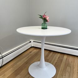 Tulip White Table 31.5 Inches 