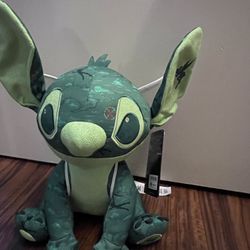 Disney Collective Limited Edition Stitch Crash peter pan 10/12