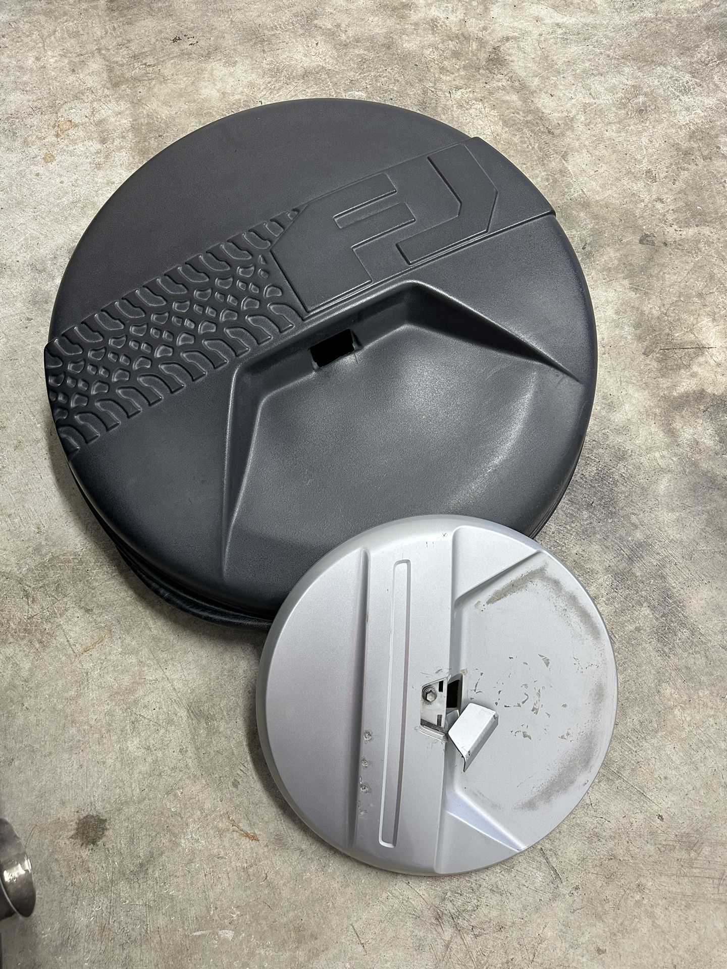 Toyota FJ Cruiser Spare Tire Cover (Camera Cutout)