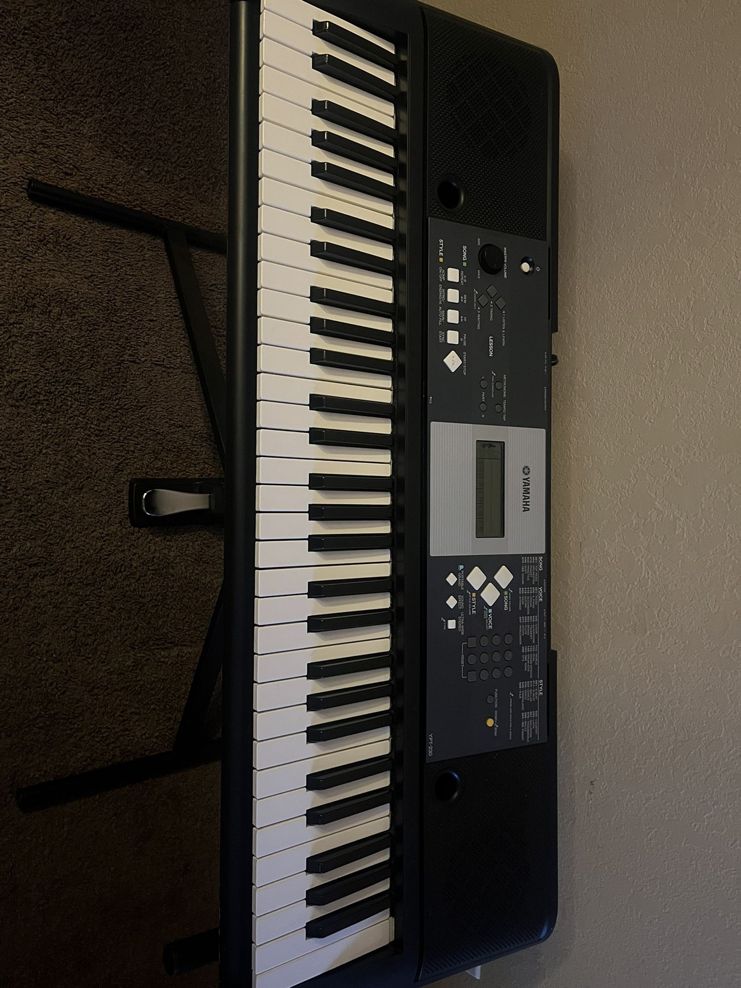 Yamaha YPT-230 Keyboard/Piano