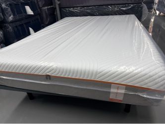 QUEEN SIZE TEMPURPEDIC CONTOUR SUPREME MATTRESS & BOX SPRING BED SET