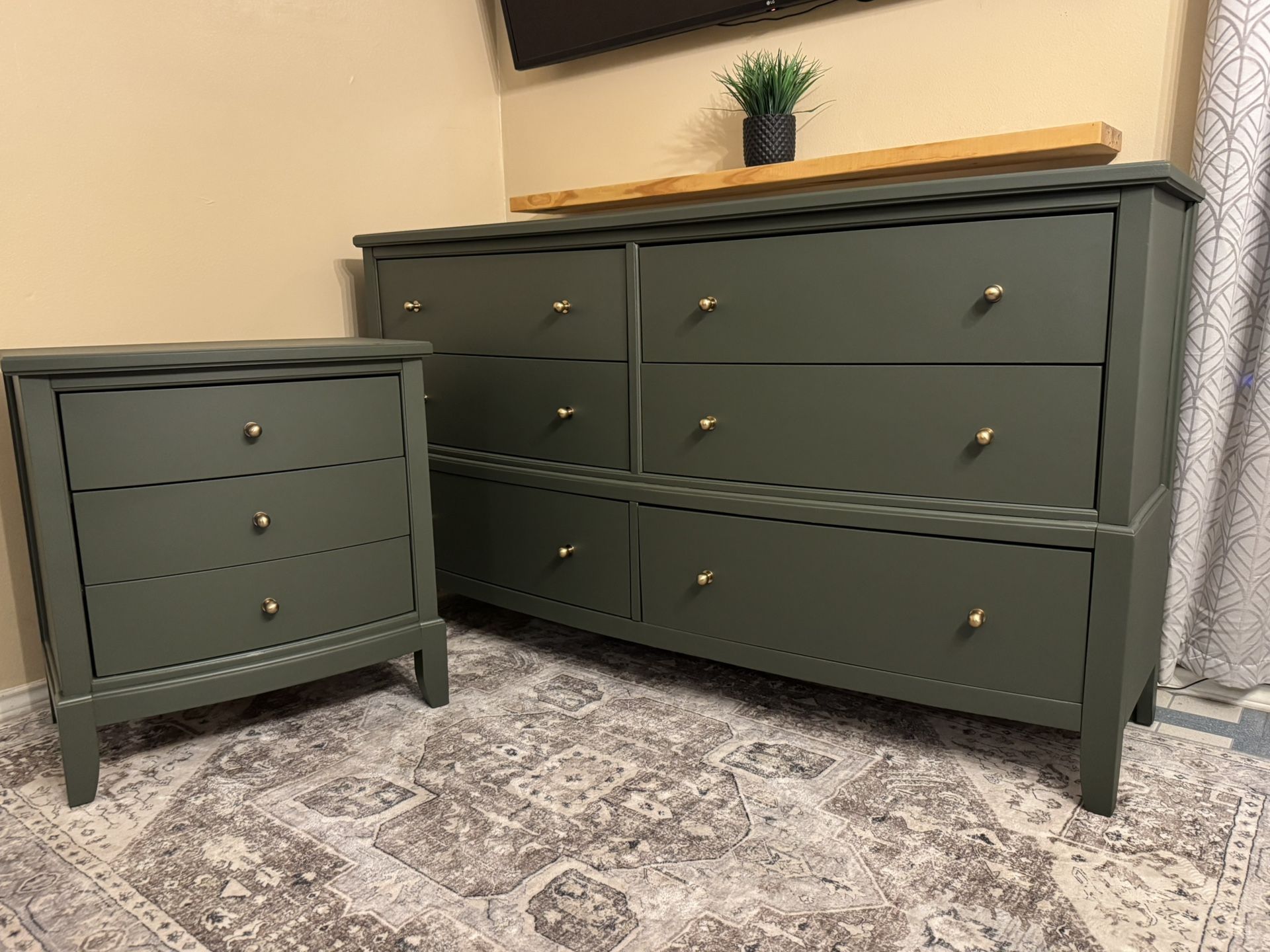 Dresser & Nightstand 