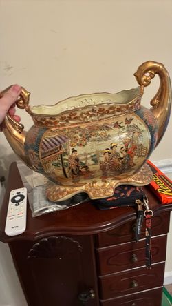 Japanese Satsuma Style Porcelain Bowl with Gold Handles