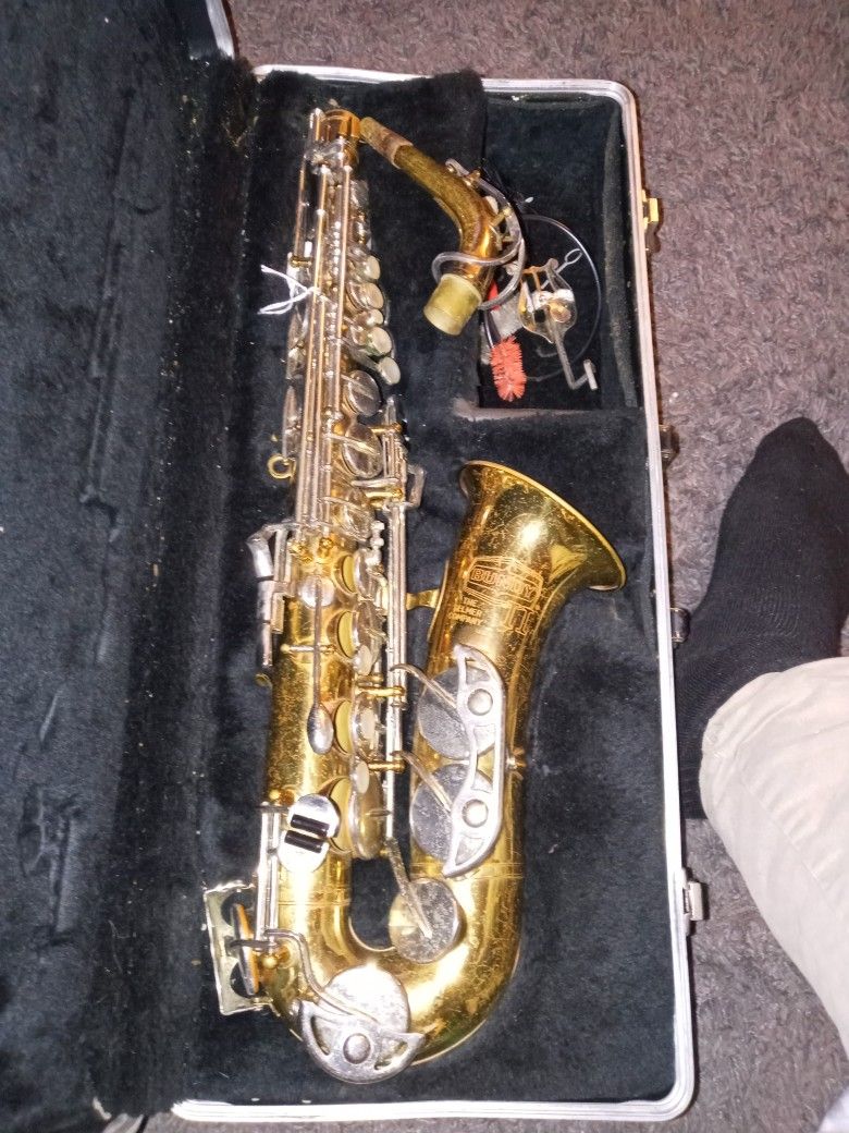 Bundy II Saxophone Has One Dent