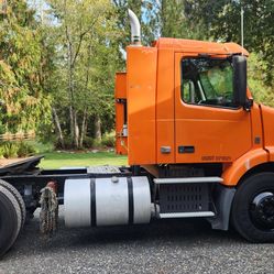 2008 Volvo Day Cab