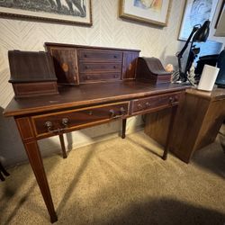 Beautiful Antique inlaid Mahogany Carlton House Writing Desk