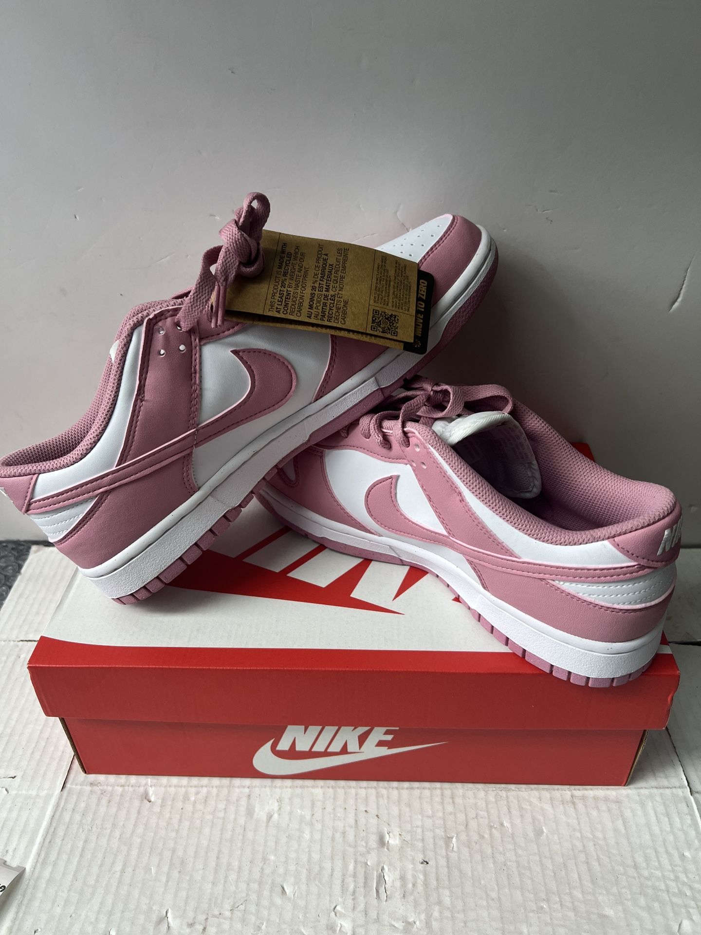 Nike Dunk Shoes Size 10 1/2. #4061