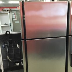 GE 18 Cu Ft Black And Stainless Steel Top And Bottom Fridge. 1 year Warranty 