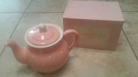 Brownlow polka dotted teapot