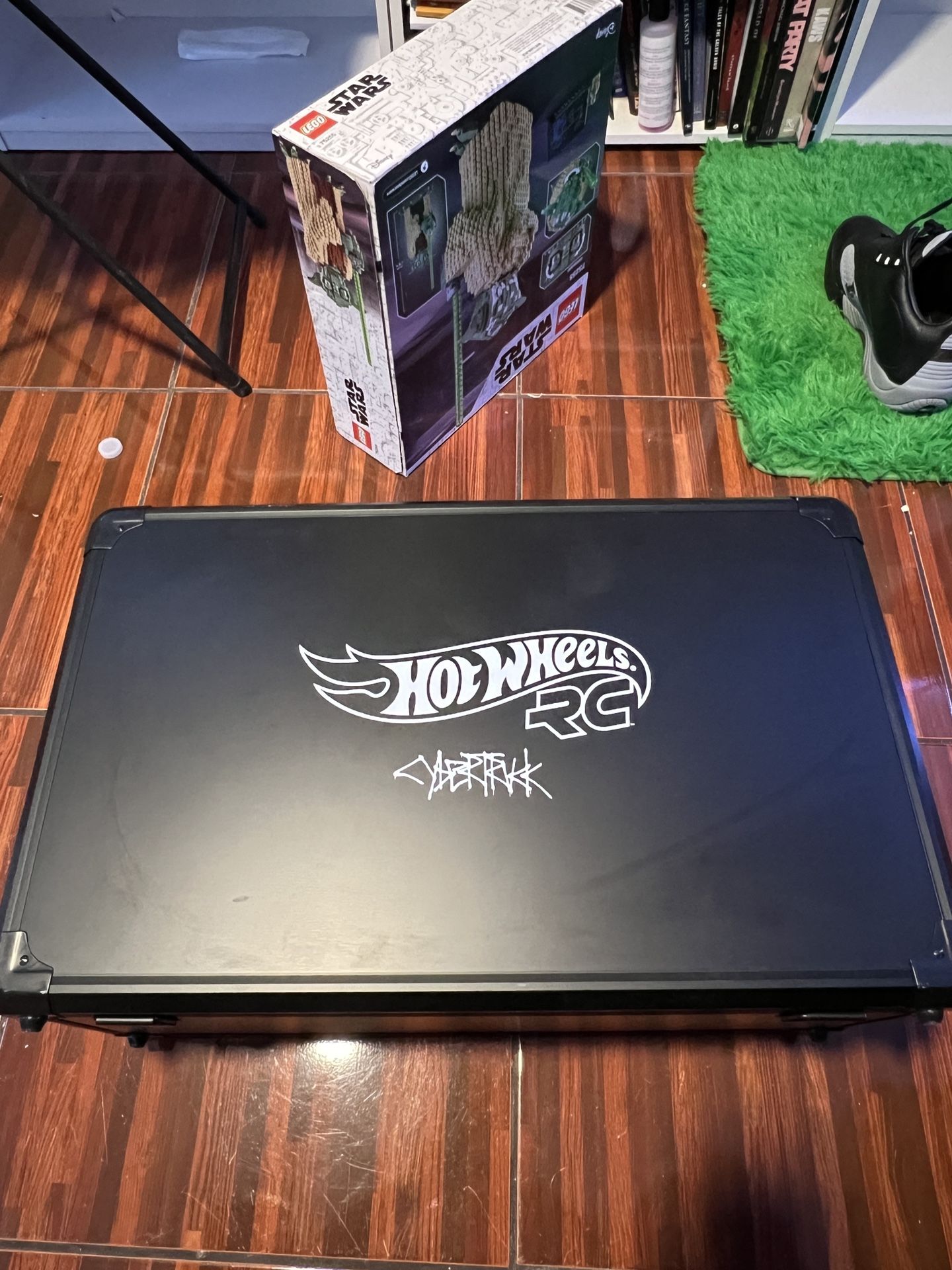 HOT WHEELS RC 1:10 TESLA CYBERTRUCK Collector's Edition
